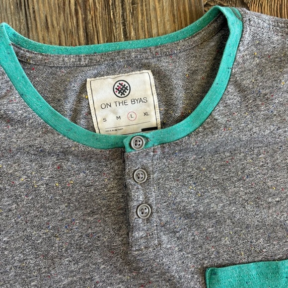 On the Byas Colorblock S/S Henley Tee Shirt Mens L Gray Speckled Teal Pocket - Picture 5 of 10